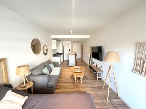 mono con muebles (amenities)