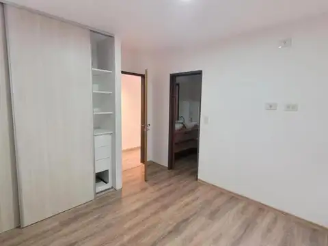 Casa en Alquiler con 1 cochera