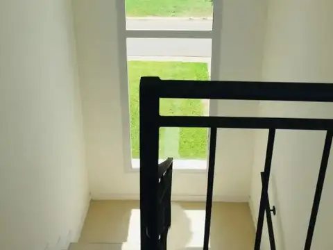 Casa de 5 ambientes en barrio Santa Inés. Canning, Esteban Echeverría.