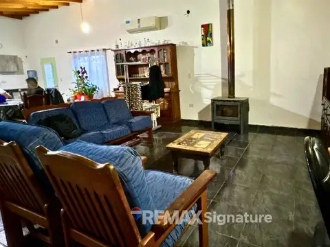 Casa 4 ambientes con 2 baños