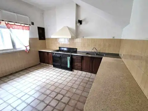 Casa 5 ambientes con 3 baños