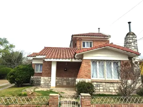 Se vende casa céntrica en La Cumbre con gas natural 3 dormitorios