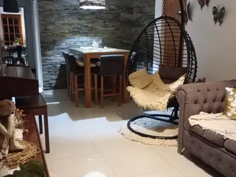 Gobernador Costa 200