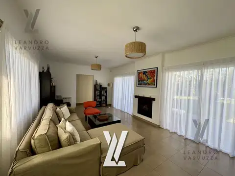 Casa 4 ambientes con 2 baños