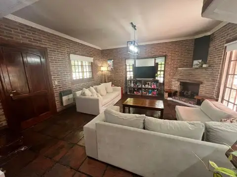 Venta Casa en equina Del Viso zona residencial