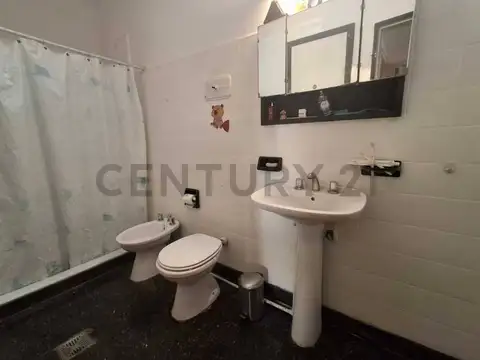 38 ENTRE 26 Y 27 - CASA EN ALQUILER