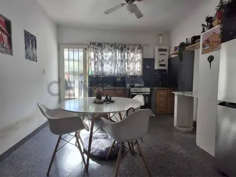 Casa 4 ambientes con 1 baño