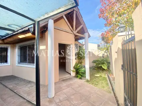 Casa en Alquiler con 2 cocheras