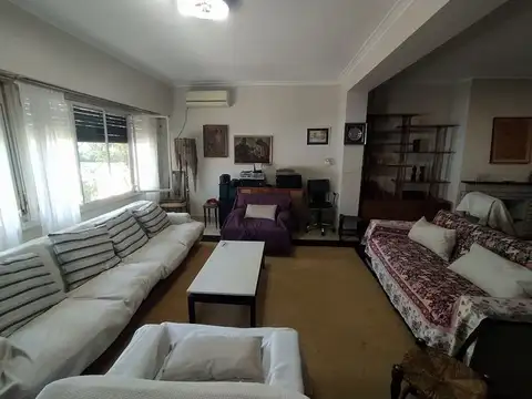 Casa 5 ambientes con 4 baños