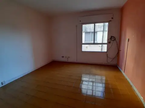 Condarco 1600, Piso 4
