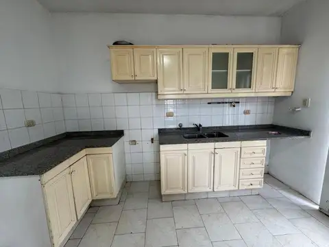 VENTA CASA CON COCHERA A PASOS DEL RIO .Granadero Baigorria