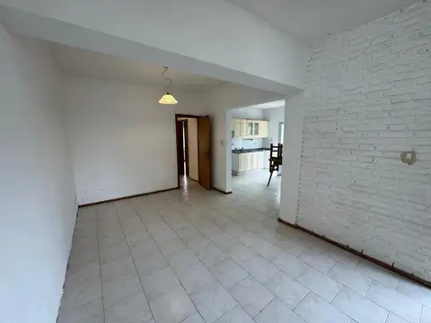 VENTA CASA CON COCHERA A PASOS DEL RIO .Granadero Baigorria
