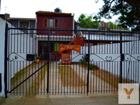 Casa en venta - 4 Dormitorios 2 Baños - San Bernardo del Tuyú