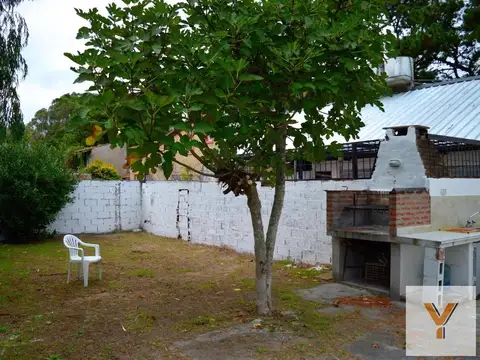 Casa 6 ambientes con 2 baños