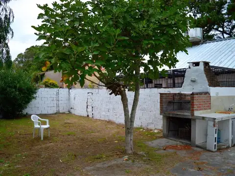 Casa 6 ambientes con 2 baños