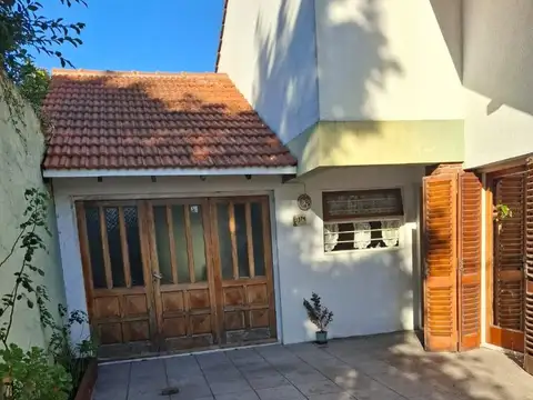 CHALET  3 AMB. 120 M2. - BARRIO SANTA MONICA