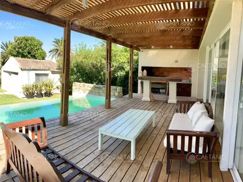 Casa 5 ambientes con 3 baños