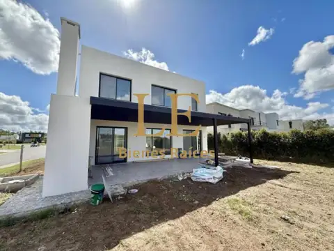 Casa en Venta en Santa Ana, USD 339.000