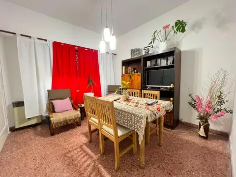 Casa tipo chalet con cochera y patio