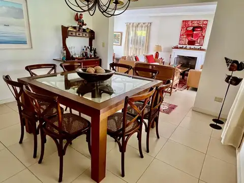 Casa 5 ambientes con 3 baños