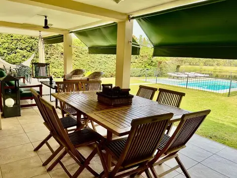 Casa en Venta con 3 cocheras