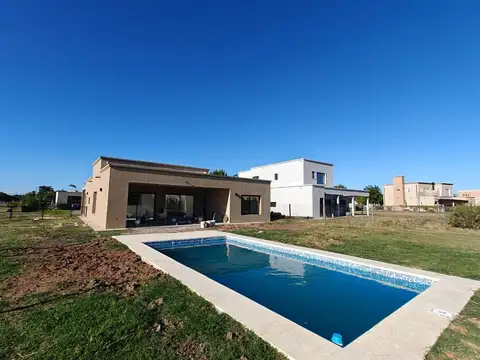 Casa con pileta en San Sebastian Pilar