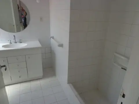 Muy buen PH de 5 ambientes en dos plantas con jardín