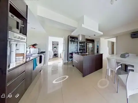 Casa en Venta con 4 cocheras