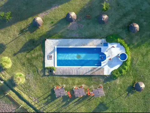 7 hectareas con 5 cabañas y 1 casa a orillas del rio atuel