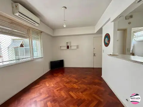 Luminoso 3 Ambientes - TERCER PISO POR ESCALERA -Cercania a Av Rivadavia