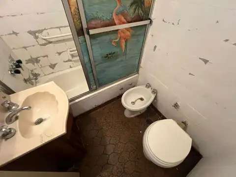 depto 3 amb excelente ubicación en Valentín Alsina