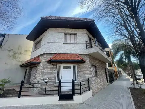 Casa 4 Ambientes con Lavadero y Terraza En Alquiler