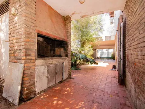 Venta Casa de 5 Dormitorios con amplio jardín en Fisherton