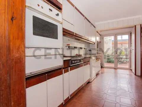 Brassey 8300, Piso 0