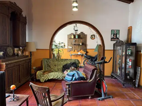 Casa 6 ambientes con 2 baños