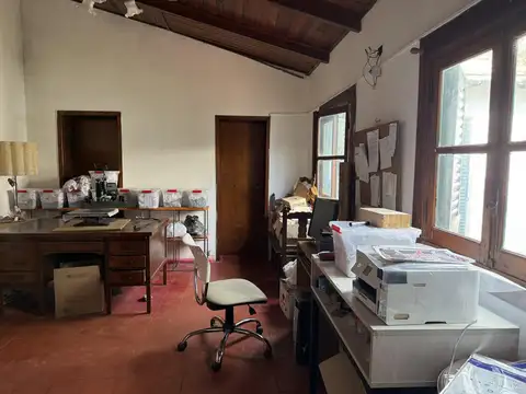 Casa 6 ambientes con 2 baños