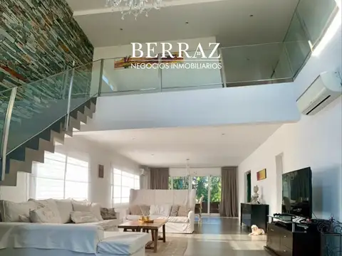 Casa 7 ambientes con 5 baños