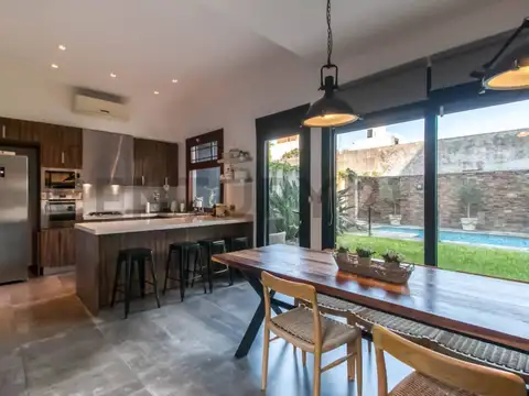 Casa 4 ambientes con 2 baños