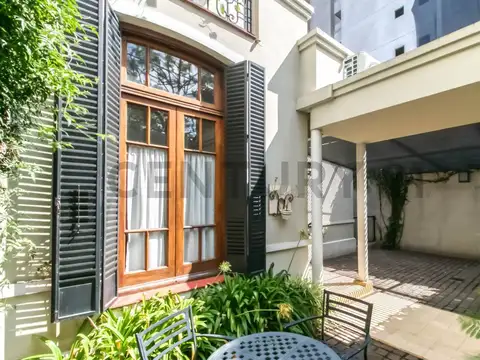 Casa en venta de 3 dormitorios con cochera y pileta