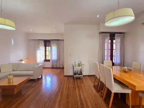 Casa 5 ambientes con 3 baños