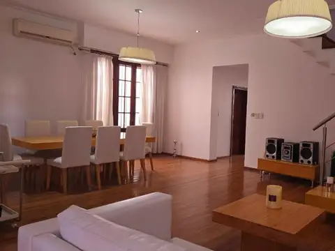 Casa 5 ambientes con 3 baños
