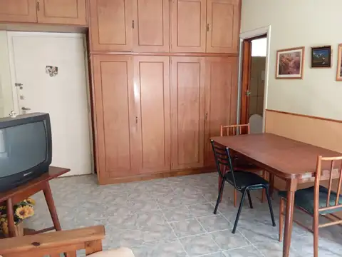Departamento en alquiler en Olivos. A 1/ c de Av. Maipú.. 1er piso por escalera.