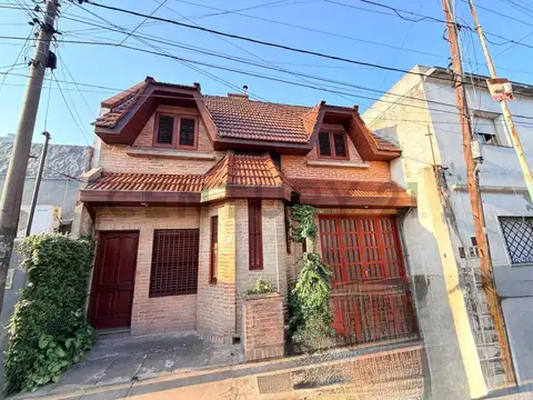 VENTA CASA 5 AMBIENTES CON COCHERA VILLA SARMIENTO APTO CREDITO