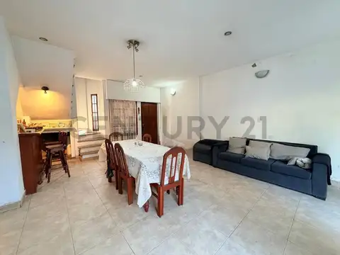 Casa 5 ambientes con 2 baños