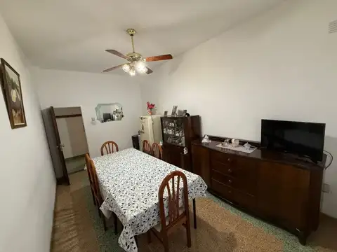 Venta Casa 4 ambientes con depto 3 ambientes en Morón. Financiacion