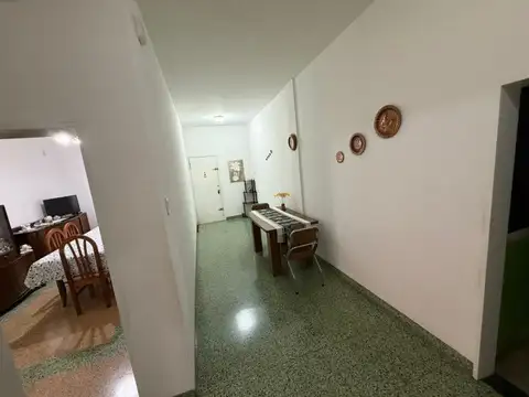 Casa 7 ambientes con 2 baños