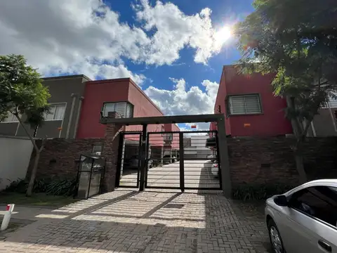 San Juan 700, Piso PB