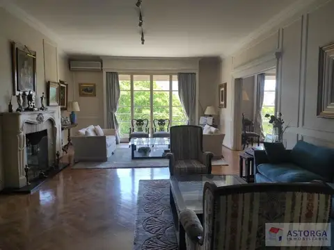 Excelente piso de gran categoría en inmejorable zona frente a la plaza Vicente Lopez