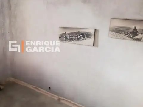 VENTA CASA 3 AMBIENTES CON COCHERA, JARDÍN Y TERRAZA