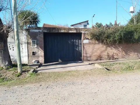 Casa 3 ambientes con 2 baños